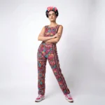 VisualCulture20 Modelo con estilismo floral inspirado en Frida Kahlo para shooting con IA de cultura visual